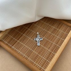 PINGENTE CRUCIFIXO COM FACE DE CRISTO ENVELHECIDO ... - C Martiniano Joias