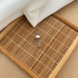 PINGENTE PEDRA NATURAL COM PONTA CRISTAL ARGOLA GO... - C Martiniano Joias