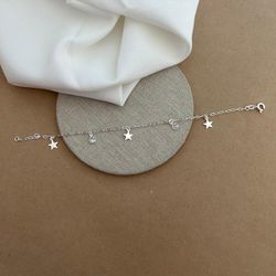 PULSEIRA COM 3 ESTRELAS LISAS E 2 CORAÇÕES DE ZIR... - C Martiniano Joias