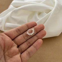 PIERCING ARGOLINHA TRABALHADA COM FILEIRA MINI PÉR... - C Martiniano Joias