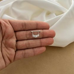 PIERCING PARA CONCH DE ARO QUADRADO COM ZIRCÔNIA R... - C Martiniano Joias