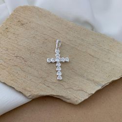 PINGENTE CRUZ TRIÂNGULOS COM ZIRCÔNIAS - 23573 - C Martiniano Joias