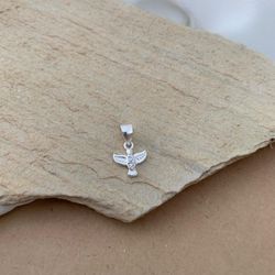 PINGENTE ESPÍRITO SANTO PEQUENO COM 2 MINI ZIRCÔNI... - C Martiniano Joias