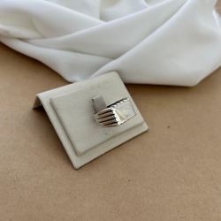 ANEL MASCULINO RETÂNGULO LISO LATERAL RISCOS ENVEL... - Pratas Pomposa