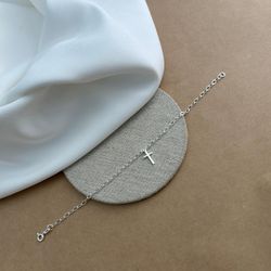 PULSEIRA DE ELOS OVAIS COM CRUZ PEQUENA PENDURADA ... - C Martiniano Joias