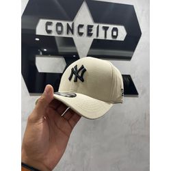 Boné New Era Bege/Preto - 00868 - Conceito 62
