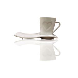 Kit Caneca Porcelana Coração e Pratinho Ondulado - GUSTAVO LEONEL CAFÉS ESPECIAIS 