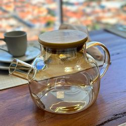 Chaleira de Vidro Ambar com Tampa de Bambu e Infus... - DECORABI