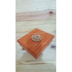 Cases De Clientes - Caixa Personalizada com Brasão... - Decorar Criando