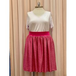 Look Saia Lurex Rosa com Blusa Gola V Branca