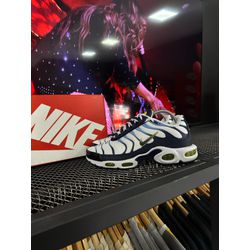 TENIS NK AIR MAX PLUS TN - BRANCO / AZUL BB / AMAR... - DU OUTLET