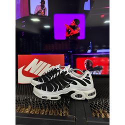 TENIS NK AIR MAX PLUS TN - OREO - DU OUTLET