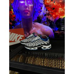 TENIS NK AIR MAX PLUS VIETNA - CINZA / AZUL - DU OUTLET