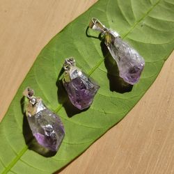 Pingente Ametista Bruto - Espiritualidade e Equilí... - Loja Elfyn