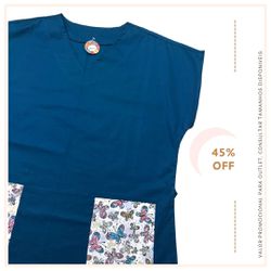  Scrub feminino tradicional de tricoline – Azul com detalhes Borboletas 3 - Empório Materno