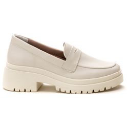Mocassim Feminino Tratorado Off White Liso Estilo ... - Estilo Shoes