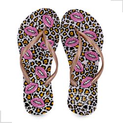 Chinelo Feminino Beijo Animal Print Com Necessaire... - Fabi Herzer