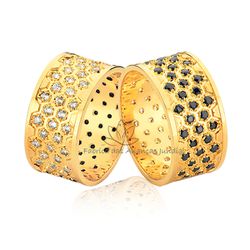 Par de Alianças Com Diamantes Brancos e Negros - JE-625 - Fabrica das Alianças Jundiai