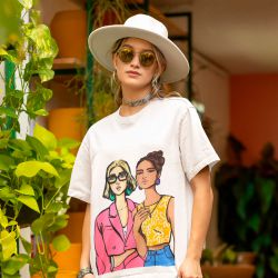 Camiseta Unissex Oversized em Algodão Estampa BFF Branca - F Brazil Store