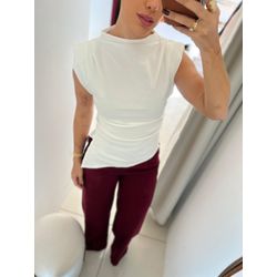 BLUSA COM DRAPEADOS E CORTE DIAGONAL OFF WHITE - 0... - Feminices By Mi Silva