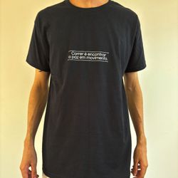 Camiseta Masculina Básica Correr é Encontrar a Paz... - Flow You
