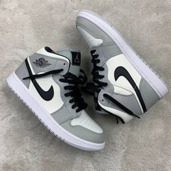 Tênis Air Jordan 1 Mid - Smoke Grey - Cinza/Branco... - Tailandesas Atacado