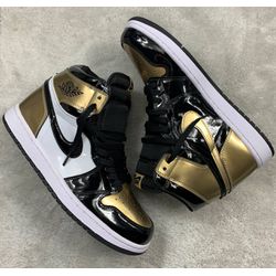 Tênis NK Air Jordan 1 High - Dourado/Preto - NKJMP... - CATALOGO