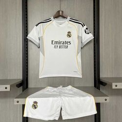 Conjunto Infantil Real Madrid Home I 25/26 - Branc... - Tailandesas Atacado