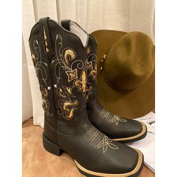 BOTA TEXANA HOOPER FEMININA COM RECORTES A LASER F... - FRANCABOOTS 