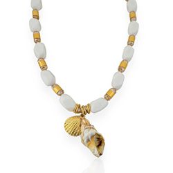 COLAR FOLHEADO A OURO 18K PEROLAS BRANCAS E CONCHA... - Gabriela Ribeiro