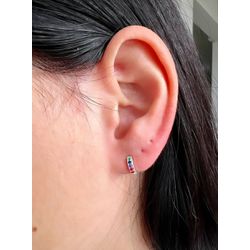 Brinco Click pequeno com Pedras coloridas Prata 92... - GALA JOIAS