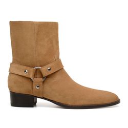 bota masculina em couro camurça marrom claro com zíper lateral fivela argola metal cano alto salto médio