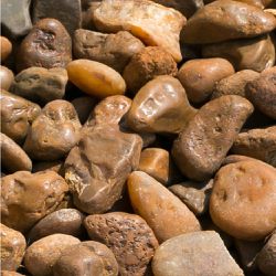 Seixo de Rio Marrom 30kg - Tam.4 - GLOBAL PEDRAS