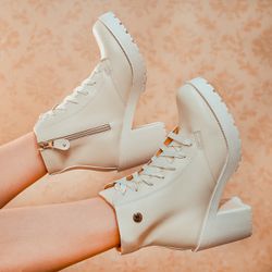 Bota Tratorada Agatha Off White - GRIFEMUR