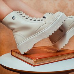 Coturno Plataforma Anita Off White - GRIFEMUR