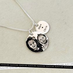 Colar Medalha M + P Personalizada Folheado em Prat... - IAIÁ Semijoias