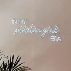 Painel personalizado em acrílico com escrita em le... - Iniciart