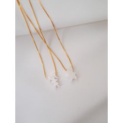 Colar com Pingente Menina e Menino de Madre Perola... - JOLIPOA SEMIJOIAS