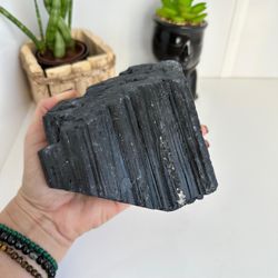 TURMALINA NEGRA 1.493KG 11CM - PEÇA ÚNICA - Ktw Cristais