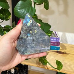 LABRADORITA PEDRA DA MAGIA - 281G 10CM- PEÇA ÚNICA - Ktw Cristais
