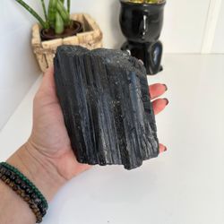 Pedra Bruta Turmalina Negra 930g 12 cm - Peça única - Ktw Cristais