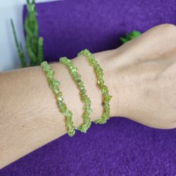 PULSEIRA DE CASCALHO PEDRA PERIDOTO - PURIFICADOR FÍSICO E EMOCIONAL - Ktw Cristais