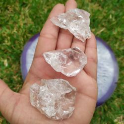 Pedra Bruta Cristal Quartzo Natural P - Equilíbrio e cura - Ktw Cristais