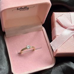 ANEL SOLITÁRIO CRAVEJADO - BANHADO A OURO18k - 060... - Labelly Alianças