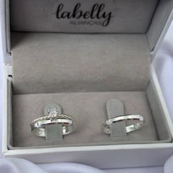 PAR DE ALIANÇAS 2'MM CHANFRADA POLIDA - COM ANEL S... - Labelly Alianças