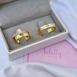 PAR DE ALIANÇAS 4MM COM FRISO NO CANTO - COM ANEL ... - Labelly Alianças