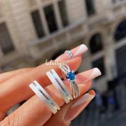 PAR DE ALIANÇAS 4'MM FOSCA COM FRISO - COM ANEL SO... - Labelly Alianças