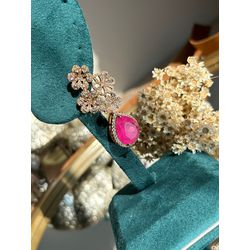 Brinco Três Flores Pink Banho de Ouro - LACARMEN