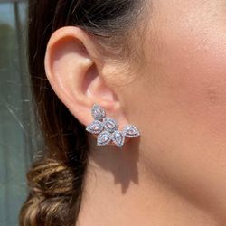 Brinco EarCuff Folhas Zircônia Banho de Ródio Bran... - LACARMEN
