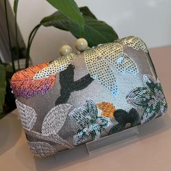 Bolsa Clutch Bordada Ouro Vintage - LACARMEN